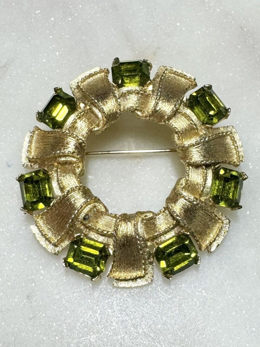 Vintage Gold Tone Open Wreath Lisner Brooch Emerald Cut Green Rhinestones